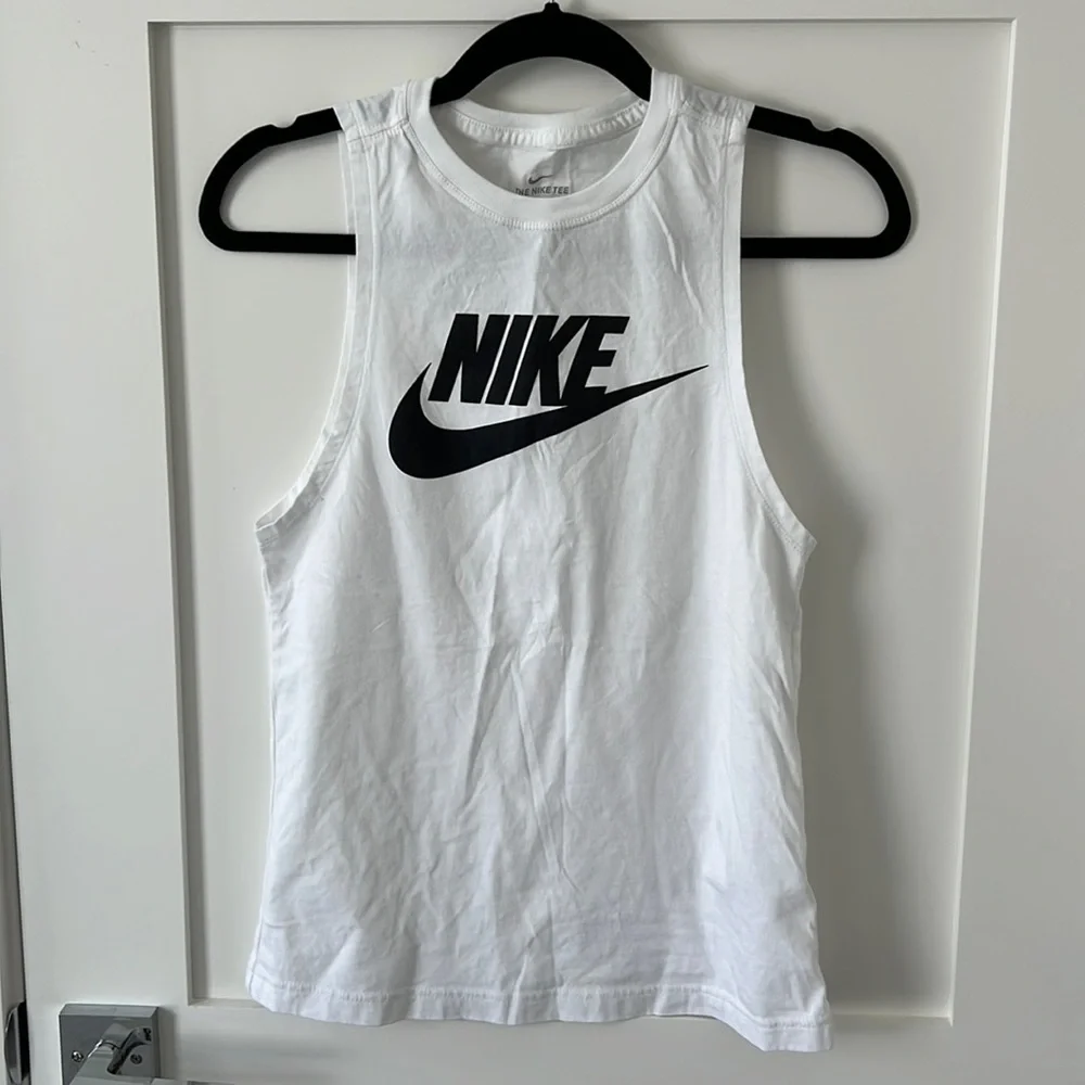 Nike women’s workout top - XS - Picture 1 of 3